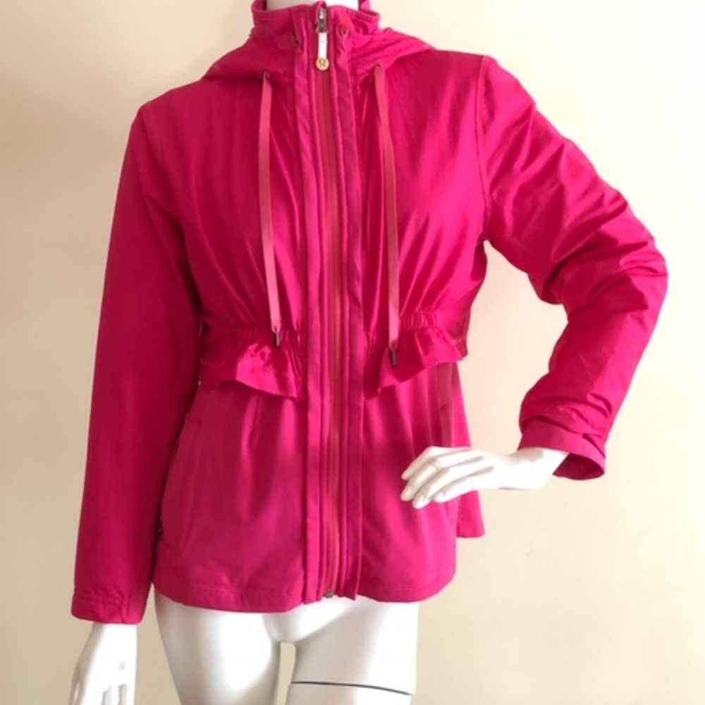 NWOT Lululemon jacket with hooded wind barker